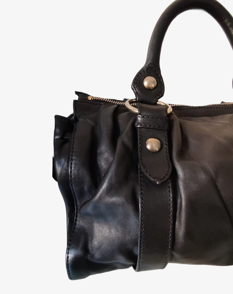 Borsa Miu Miu in pelle nera con tracolla e doppio manico Made in Italy anni 2010