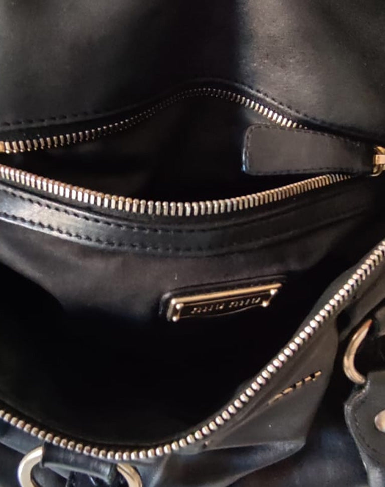 Borsa Miu Miu in pelle nera con tracolla e doppio manico Made in Italy anni 2010