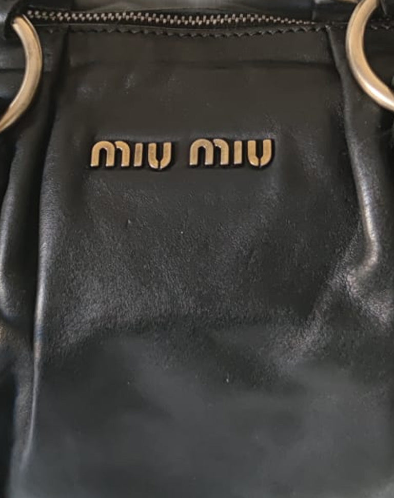 Borsa Miu Miu in pelle nera con tracolla e doppio manico Made in Italy anni 2010