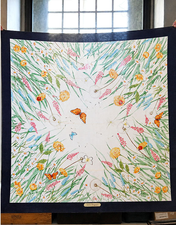 Carrè Salvatore Ferragamo Foulard Vintage in Seta Fiori e Farfalle Anni ’90