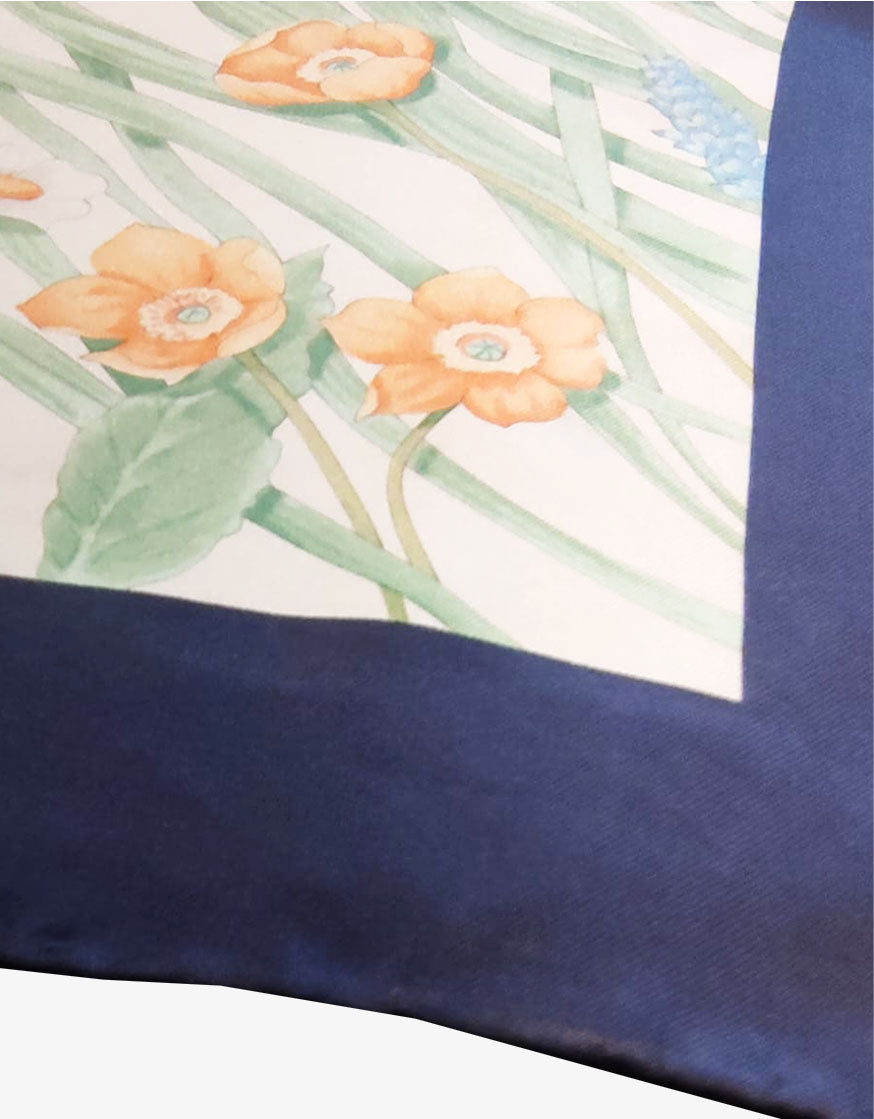 Carrè Salvatore Ferragamo Foulard Vintage in Seta Fiori e Farfalle Anni ’90
