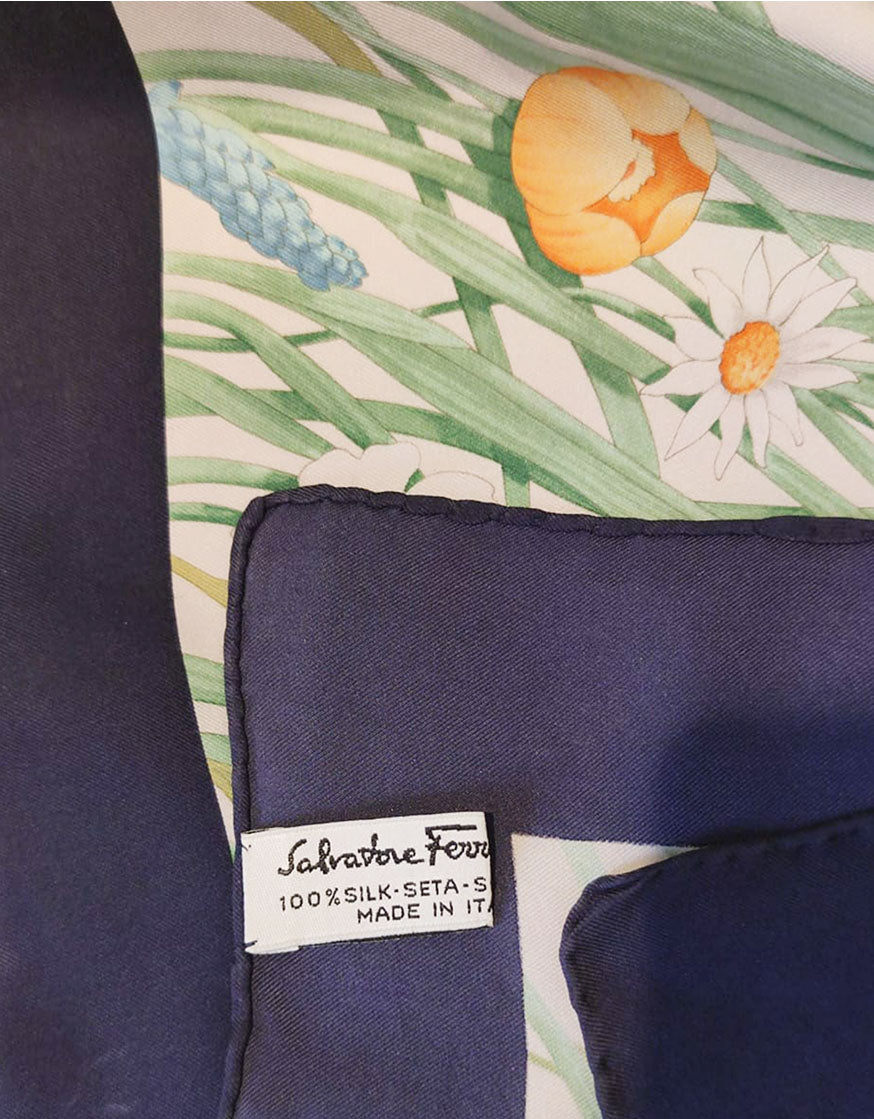 Carrè Salvatore Ferragamo Foulard Vintage in Seta Fiori e Farfalle Anni ’90