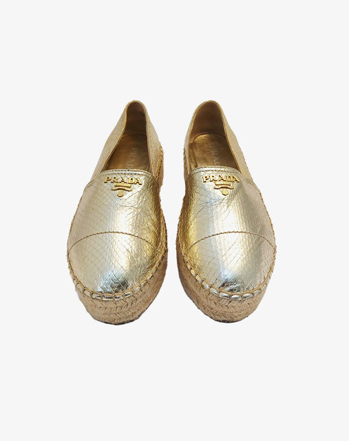 Prada Slip-On Espadrilles aus metallicfarbenem Schlangenleder in Gold, Größe 39, Kollektion 2020