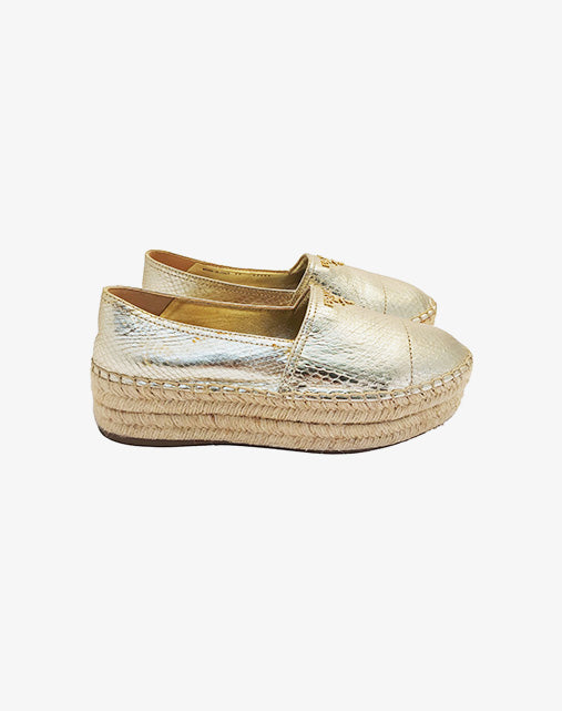 Prada Slip-On Espadrilles aus metallicfarbenem Schlangenleder in Gold, Größe 39, Kollektion 2020