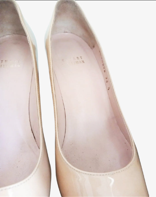 Stuart Weitzman décolleté nude in vernice con tacco alto e plateau con punta affusolata