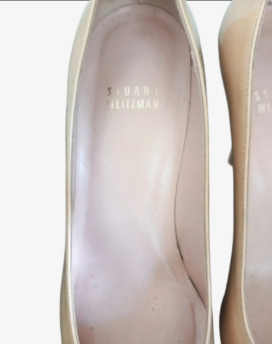 Stuart Weitzman décolleté nude in vernice con tacco alto e plateau con punta affusolata